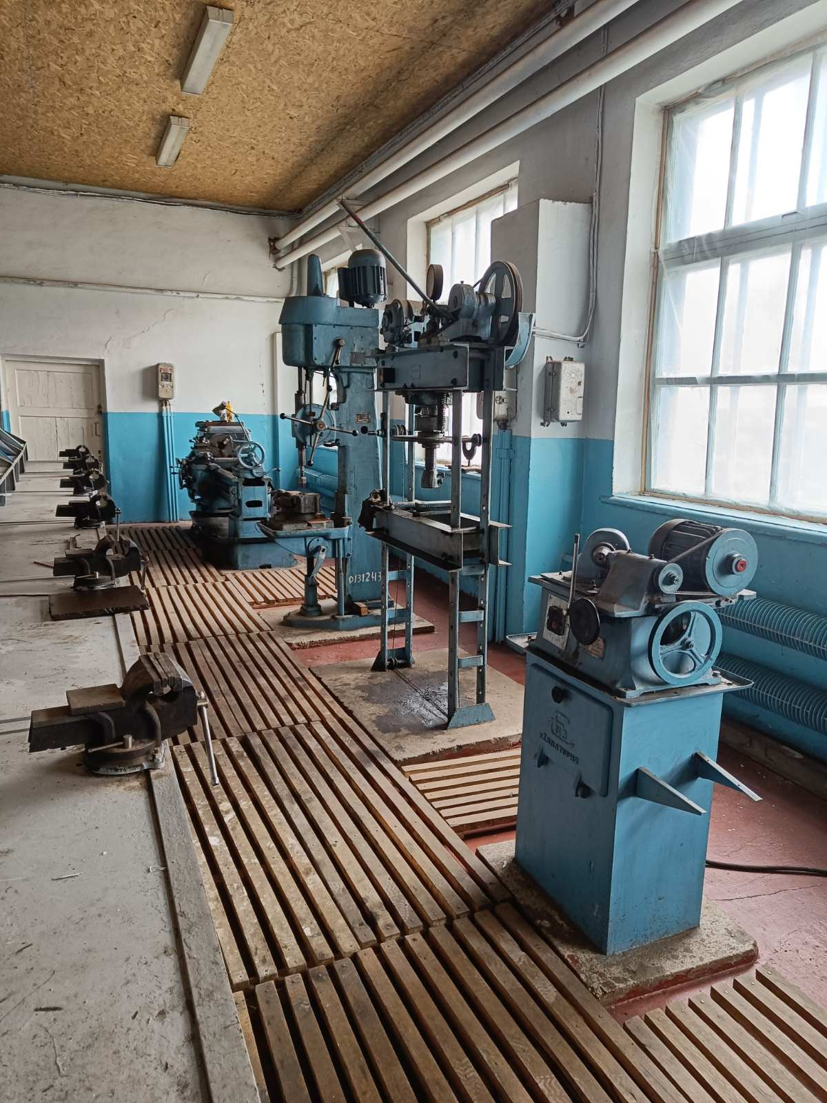 Навчально-виробничі майстерні .